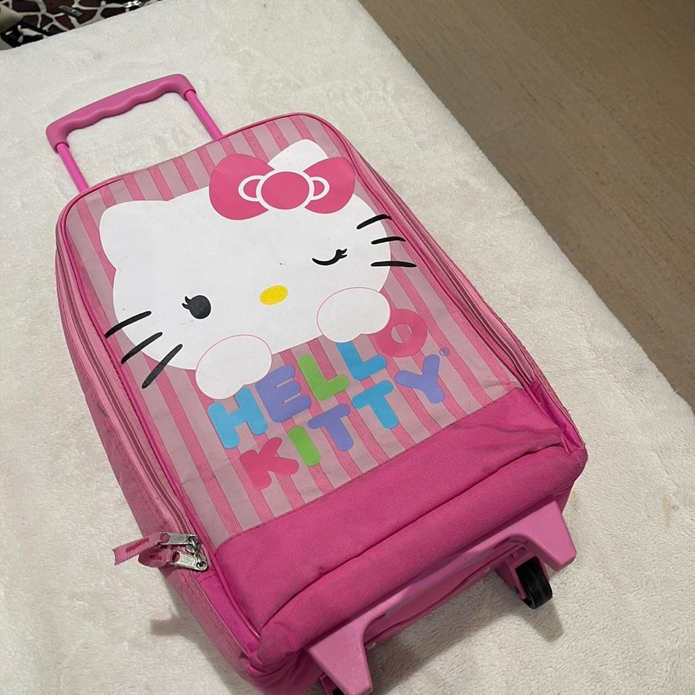 ☆ Hello Kitty Luggage ☆